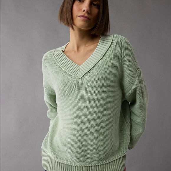 American Eagle - Mint Green V-Neck Women's Sweater - Picture 2 of 7